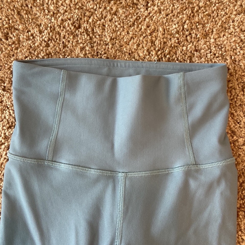 Lululemon Athletica Size 2  Excellent Condition 🔥 - Picture 2 of 7